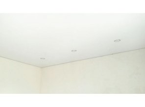 Монтаж потолка в спальне 12 м2 с использованием пленки VIPCEILING серии MONLANGE S9020 (3.50)