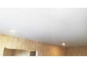 Монтаж потолка в гостиной 16 м2 с использованием пленки VIPCEILING серии MONLANGE M9001 (3.50)