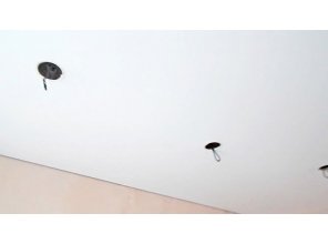 Монтаж потолка в спальне 13 м2 с использованием пленки VIPCEILING серии MONLANGE M9001 (3.50)