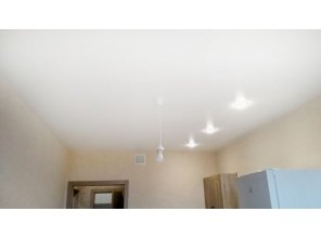 Монтаж потолка на кухне 14 м2 с использованием пленки VIPCEILING серии MONLANGE S9020 (3.50)