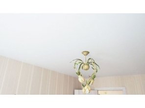 Монтаж потолка в спальне 13 м2 с использованием пленки VIPCEILING серии MONLANGE M9001 (3.50)