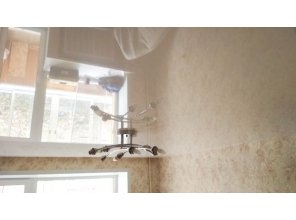 Монтаж потолка в спальне 14 м2 с использованием пленки VIPCEILING серии MONLANGE L9001 (3.25)