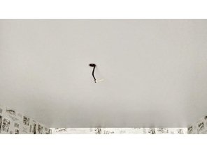 Монтаж потолка в спальне 15 м2 с использованием пленки VIPCEILING серии MONLANGE M9001 (2.15)