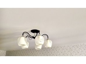 Монтаж потолка в гостиной 18 м2 с использованием пленки VIPCEILING серии MONLANGE M9001 (2.15)