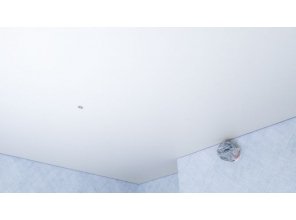 Монтаж потолка на кухне 5 м2 с использованием пленки VIPCEILING серии MONLANGE S9058 (3.50)