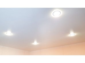 Монтаж потолка в спальне 10 м2 с использованием пленки VIPCEILING серии MONLANGE S9057 (3.50)