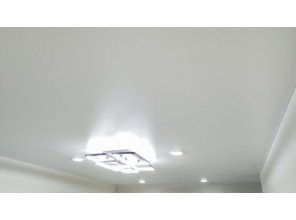 Монтаж потолка в квартире 34 м2 с использованием пленки VIPCEILING серии MONLANGE S9020 (5.45)