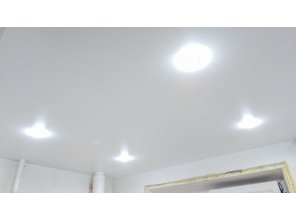 Монтаж потолка на кухне 6 м2 с использованием пленки VIPCEILING серии MONLANGE S9020 (2.60)