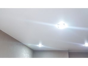 Монтаж потолка на кухне 5 м2 с использованием пленки VIPCEILING серии MONLANGE M9001 (2.60)