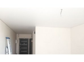 Монтаж потолка в квартире 24 м2 с использованием пленки VIPCEILING серии MONLANGE M9001 (3.50)