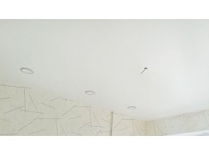 Монтаж потолка в спальне 7 м2 с использованием пленки VIPCEILING серии MONLANGE M9001 (3.50)