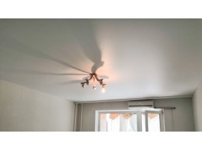 Монтаж потолка в гостиной 19 м2 с использованием пленки VIPCEILING серии MONLANGE M9001 (3.50)