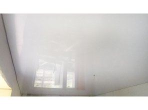 Монтаж потолка в спальне 19 м2 с использованием пленки VIPCEILING серии MONLANGE L9001 (3.50)