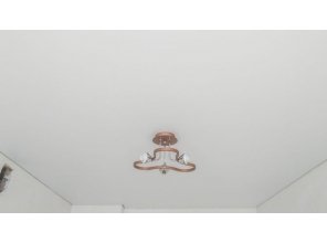 Монтаж потолка на кухне 9 м2 с использованием пленки VIPCEILING серии MONLANGE M9001 (2.60)