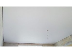 Монтаж потолка на кухне 9 м2 с использованием пленки VIPCEILING серии MONLANGE M9001 (3.25)