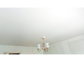 Монтаж потолка в спальне 11 м2 с использованием пленки VIPCEILING серии MONLANGE M9001 (3.25)