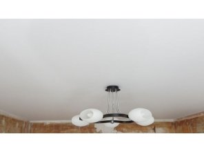 Монтаж потолка в гостиной 18 м2 с использованием пленки VIPCEILING серии MONLANGE M9001 (3.25)