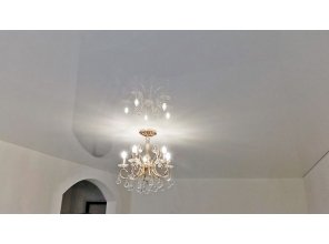 Монтаж потолка в гостиной 23 м2 с использованием пленки VIPCEILING серии MONLANGE L9001 (3.50)