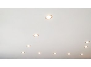 Монтаж потолка в спальне 14 м2 с использованием пленки VIPCEILING серии MONLANGE M9001 (3.25)