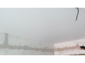 Монтаж потолка на кухне 7 м2 с использованием пленки VIPCEILING серии MONLANGE M9001 (2.60)