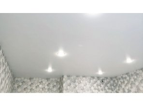 Монтаж потолка на кухне 14 м2 с использованием пленки VIPCEILING серии MONLANGE M9001 (3.50)