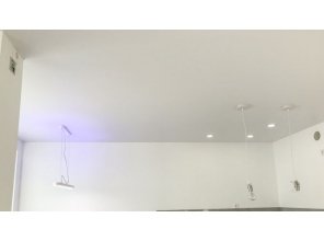 Монтаж потолка в квартире 24 м2 с использованием пленки VIPCEILING серии MONLANGE M9001 (4.35)