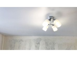 Монтаж потолка в спальне 11 м2 с использованием пленки VIPCEILING серии MONLANGE M9001 (3.50)