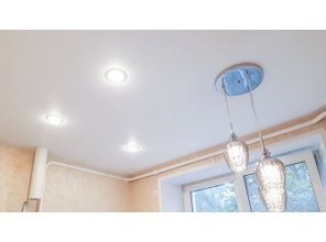 Монтаж потолка на кухне 6 м2 с использованием пленки VIPCEILING серии MONLANGE M9001 (2.15)