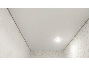 Монтаж потолка в прихожей 4 м2 с использованием пленки VIPCEILING серии MONLANGE S9020 (2.15)