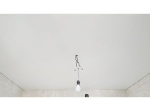 Монтаж потолка на кухне 11 м2 с использованием пленки VIPCEILING серии MONLANGE M9001 (3.25)