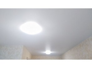 Монтаж потолка на кухне 15 м2 с использованием пленки VIPCEILING серии MONLANGE M9001 (3.25)