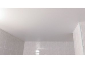 Монтаж потолка в ванной 5 м2 с использованием пленки VIPCEILING серии MONLANGE S9020 (2.15)