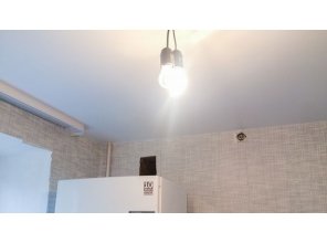 Монтаж потолка на кухне 6 м2 с использованием пленки VIPCEILING серии MONLANGE S9020 (3.25)