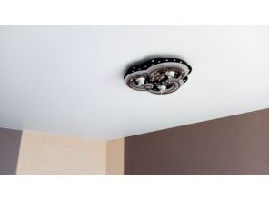 Монтаж потолка в гостиной 17 м2 с использованием пленки VIPCEILING серии MONLANGE M9001 (3.25)