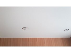 Монтаж потолка на кухне 6 м2 с использованием пленки VIPCEILING серии MONLANGE M9001 (2.60)