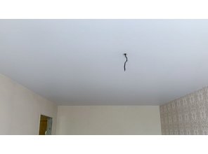 Монтаж потолка в гостиной 17 м2 с использованием пленки VIPCEILING серии MONLANGE M9001 (3.25)