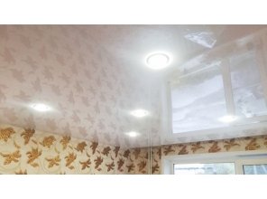 Монтаж потолка в спальне 11 м2 с использованием пленки VIPCEILING серии MONLANGE L9001 (3.25)