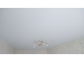 Монтаж потолка в спальне 13 м2 с использованием пленки VIPCEILING серии MONLANGE M9001 (2.60)