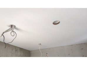 Ремонт потолка на даче 11 м2 с использованием пленки VIPCEILING серии MONLANGE M9001 (3.25)