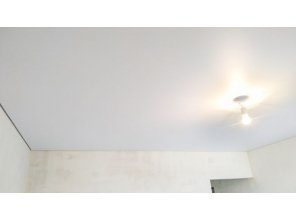 Ремонт потолка на кухне 10 м2 с использованием пленки VIPCEILING серии MONLANGE M9001 (3.25)