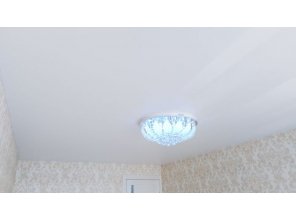 Монтаж потолка в гостиной 16 м2 с использованием пленки VIPCEILING серии MONLANGE S9020 (3.25)