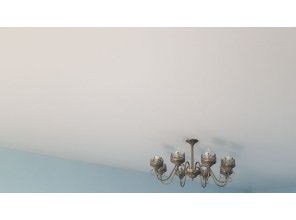 Монтаж потолка в гостиной 16 м2 с использованием пленки VIPCEILING серии MONLANGE M9001 (3.25)