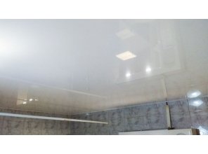 Монтаж потолка в ванной 5 м2 с использованием пленки VIPCEILING серии MONLANGE L9001 (1.95)