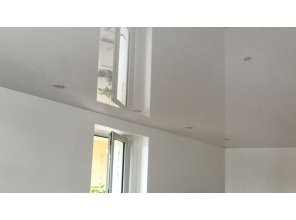 Монтаж потолка в гостиной 17 м2 с использованием пленки VIPCEILING серии MONLANGE L9001 (3.25)