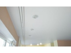 Монтаж потолка на кухне 18 м2 с использованием пленки VIPCEILING серии MONLANGE M9001 (4.00)