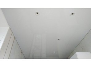 Монтаж потолка на кухне 13 м2 с использованием пленки VIPCEILING серии MONLANGE L9001 (2.60)