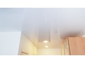 Монтаж потолка на кухне 15 м2 с использованием пленки VIPCEILING серии MONLANGE L9001 (3.50)