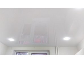 Монтаж потолка на кухне 10 м2 с использованием пленки VIPCEILING серии MONLANGE L9001 (3.25)