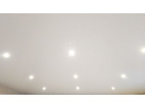 Монтаж потолка на кухне 21 м2 с использованием пленки VIPCEILING серии MONLANGE S9020 (4.35)