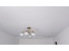 Монтаж потолка в гостиной 16 м2 с использованием пленки VIPCEILING серии MONLANGE M9001 (3.25)